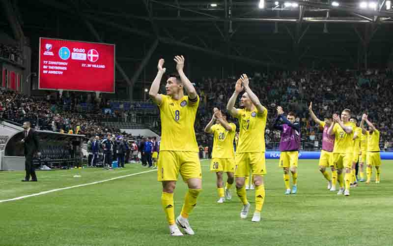 Thất bại trước Kazakhstan khiến Đan Mạch gặp khó